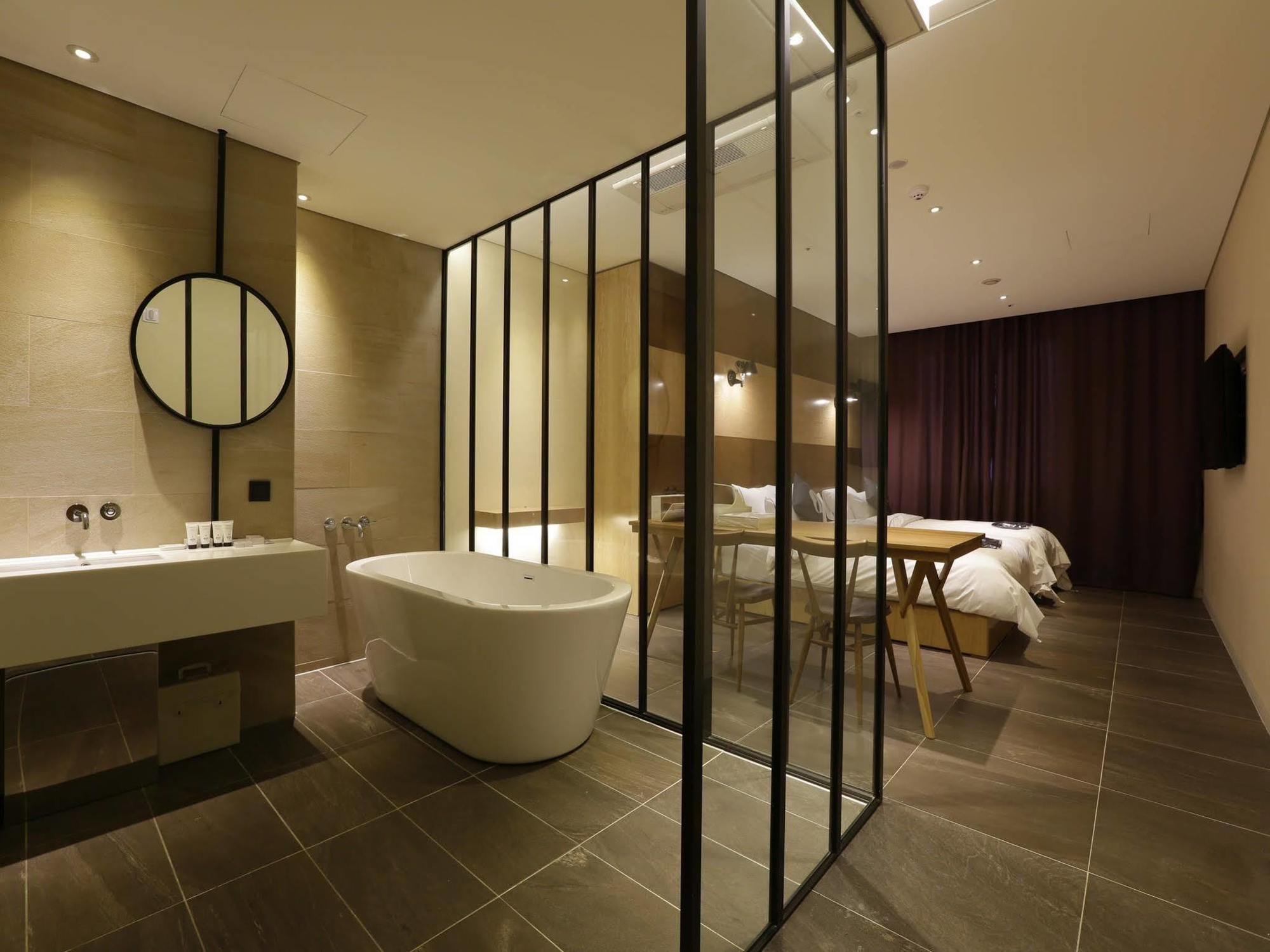 Hotel The Designers Incheon Bagian luar foto