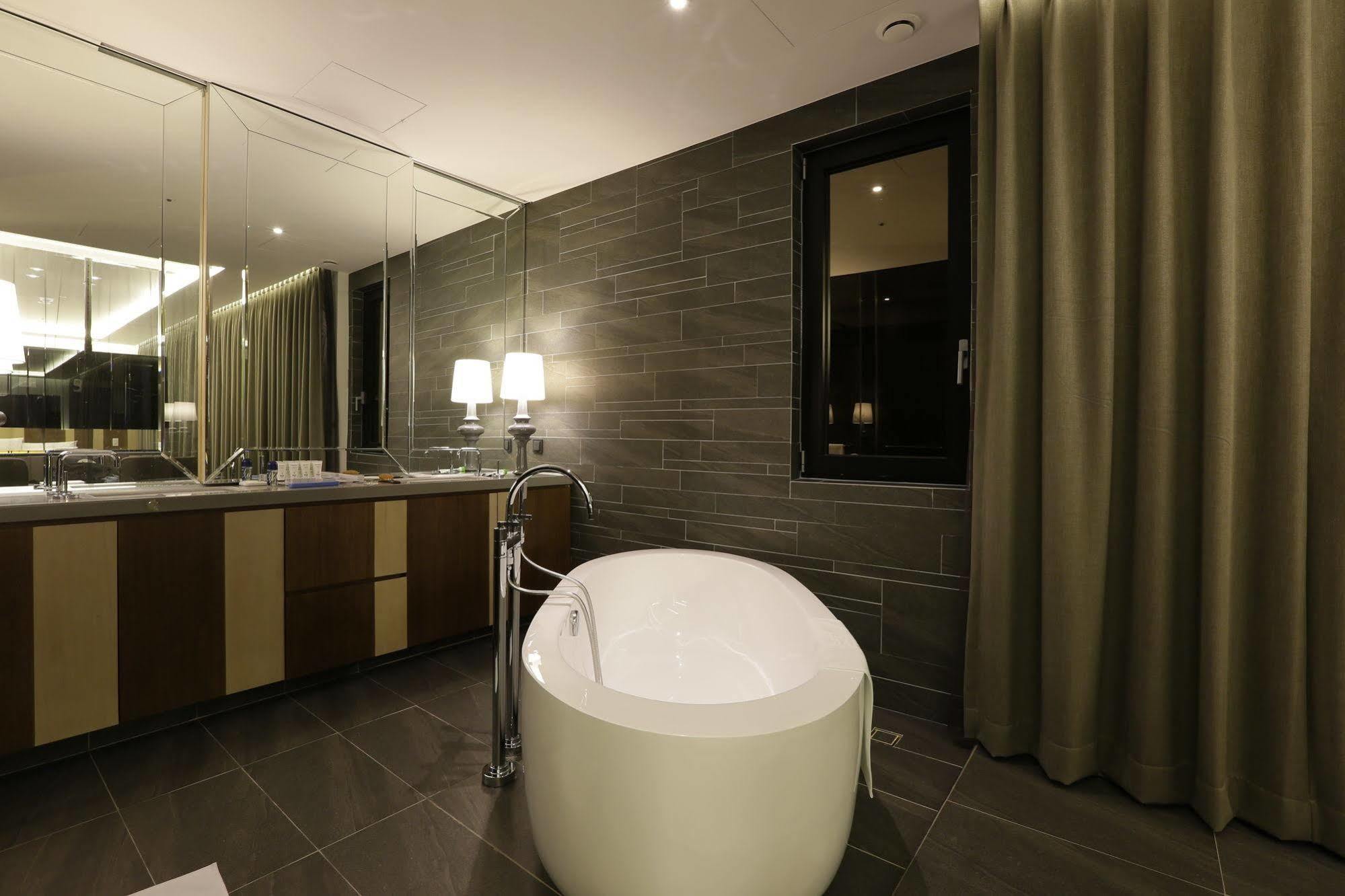 Hotel The Designers Incheon Bagian luar foto