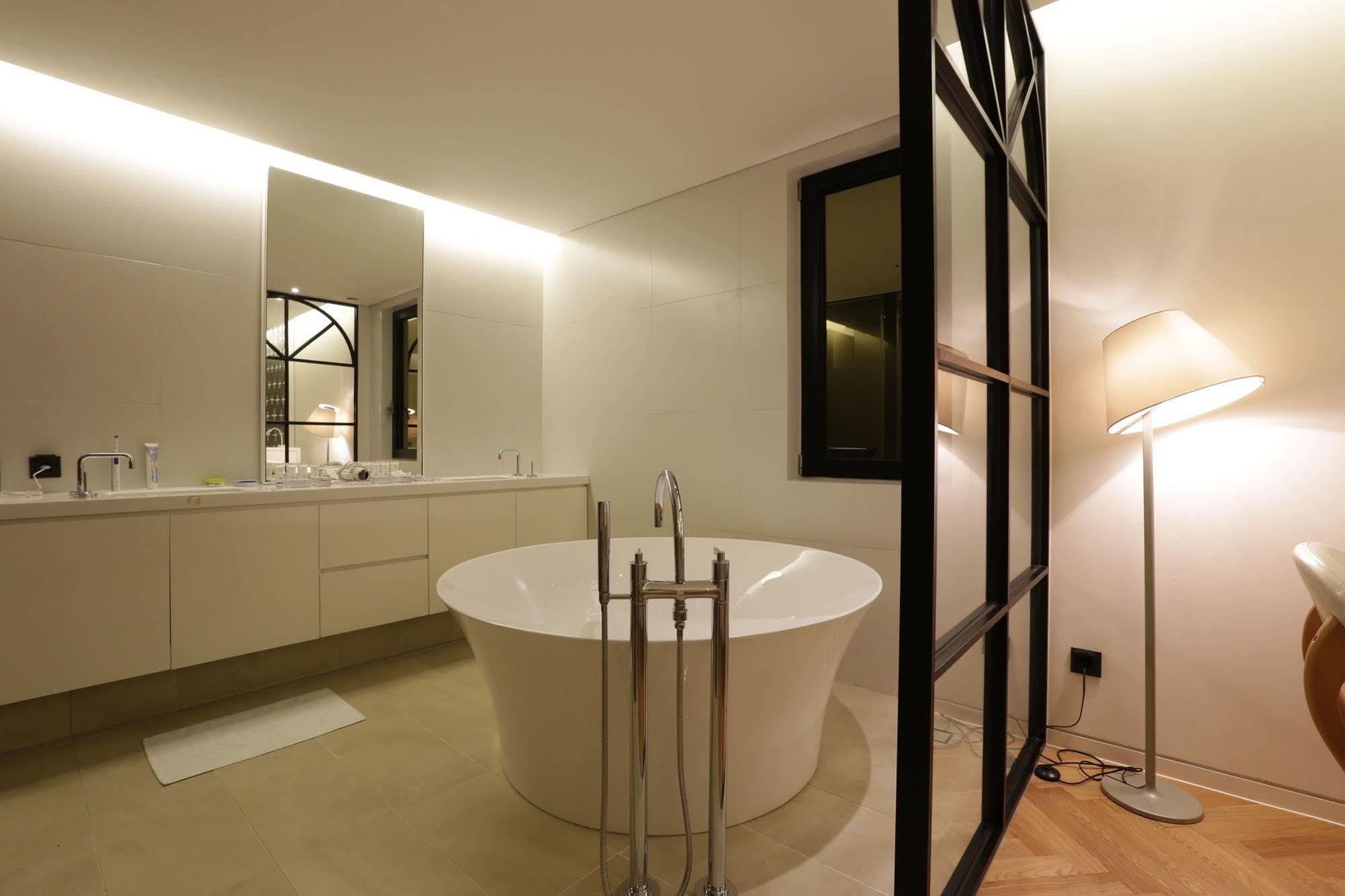 Hotel The Designers Incheon Bagian luar foto