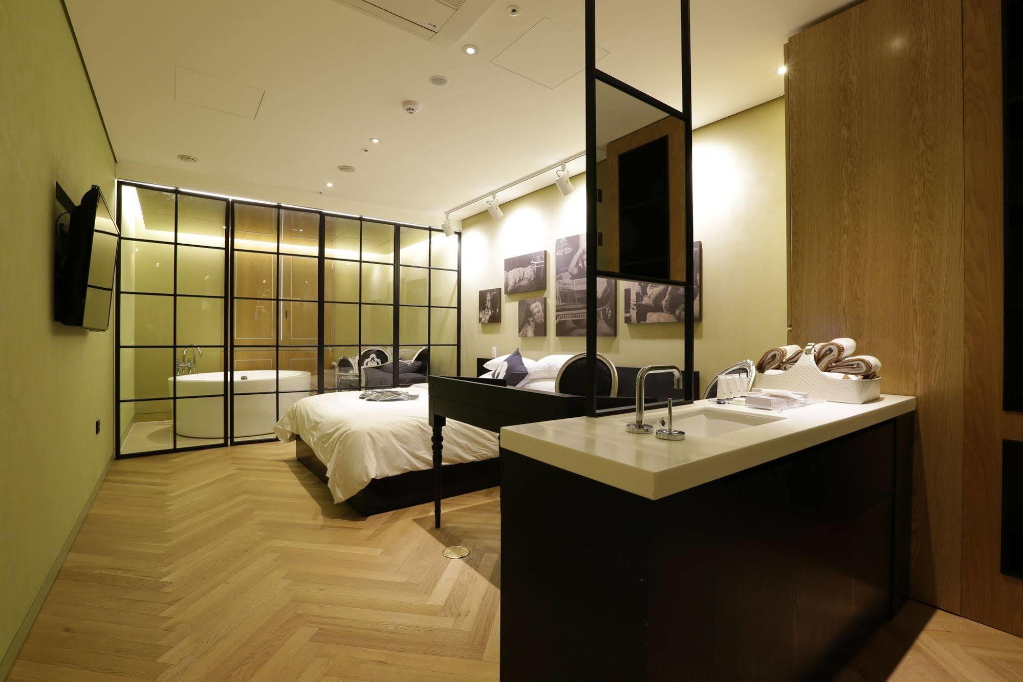 Hotel The Designers Incheon Bagian luar foto